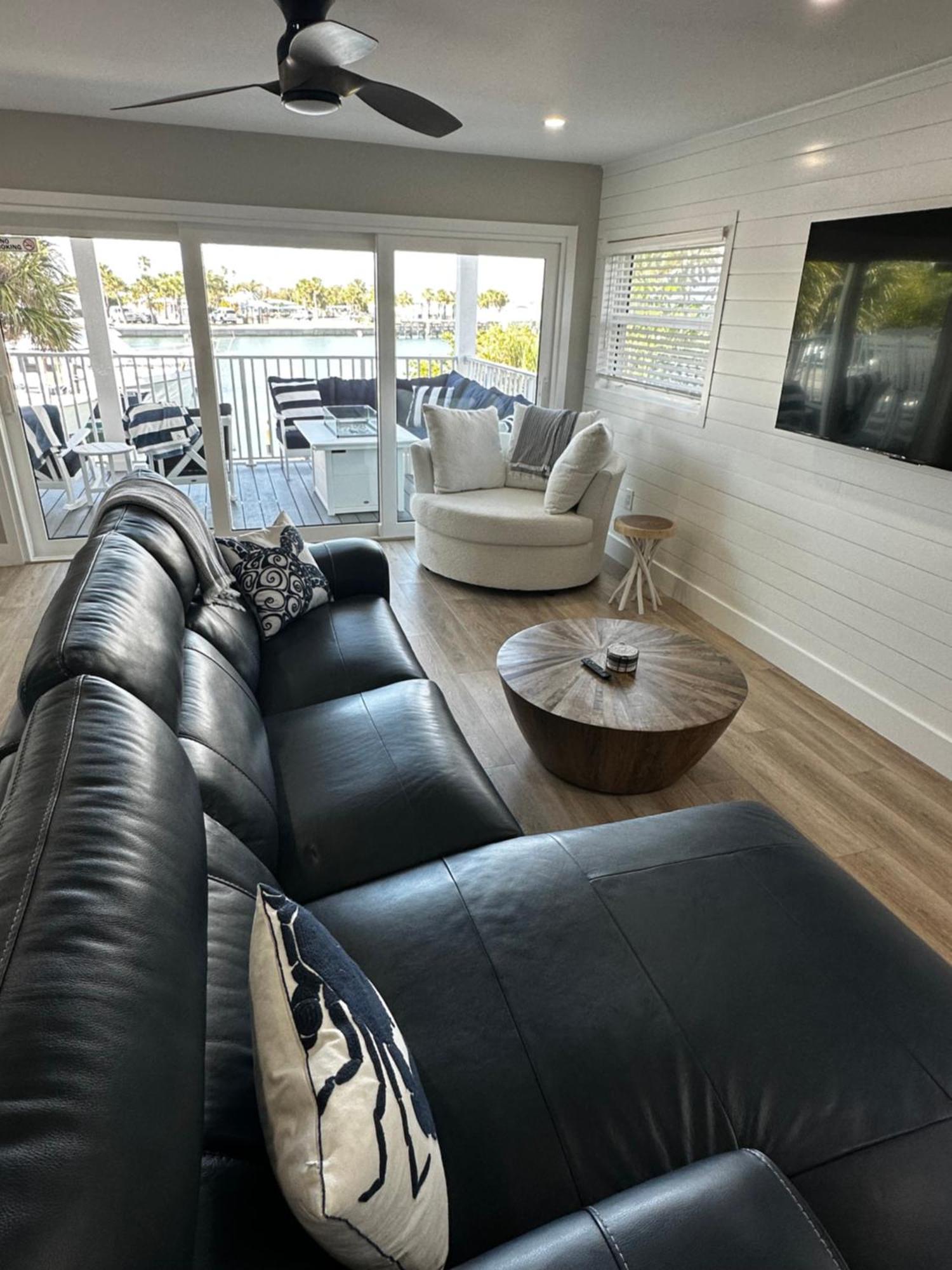 Chadwick Cove Marina Aparthotel Ингълууд Екстериор снимка