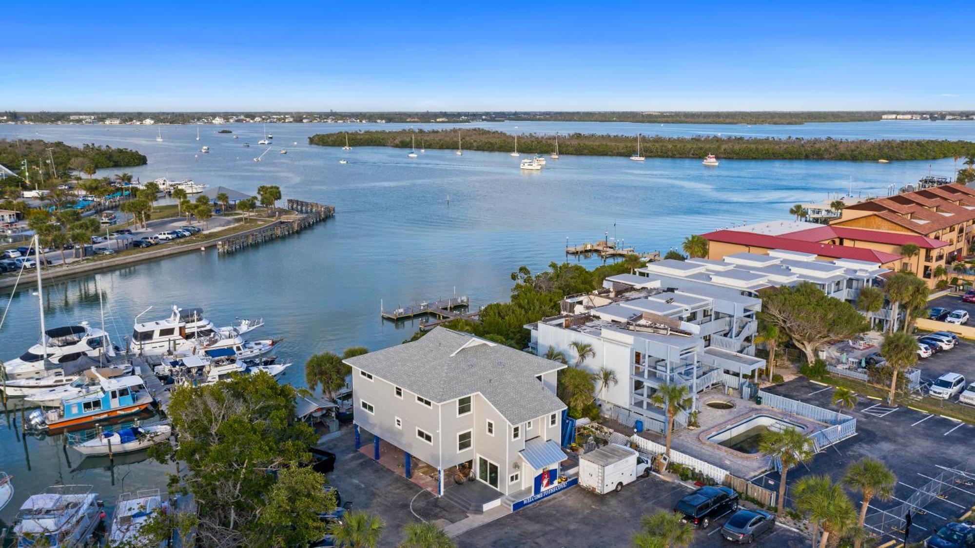 Chadwick Cove Marina Aparthotel Ингълууд Екстериор снимка